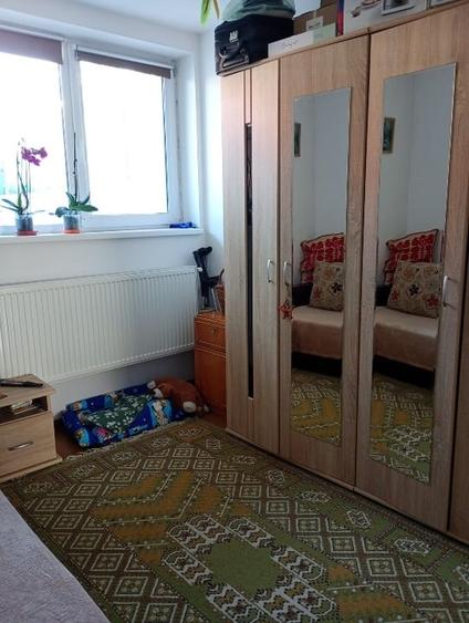 Apartament cu 3 camere decomandat, mobilat în Exterior Vest