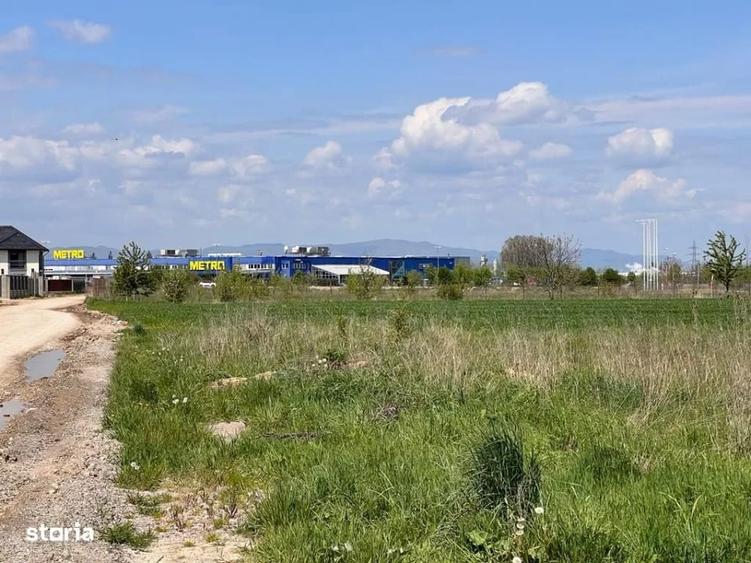 Teren Construcții intravilan de 2483 mp, în Nord-Vest
