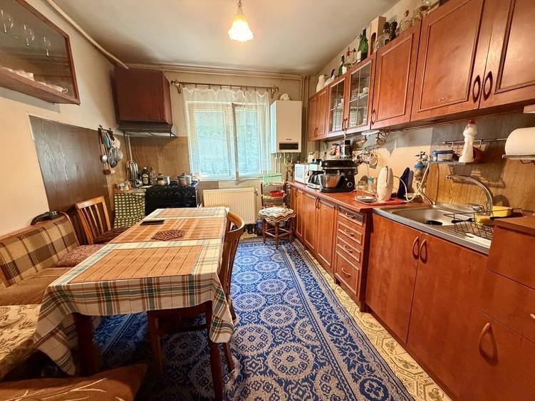 Apartament cu 3 camere decomandat, mobilat în Lipovei