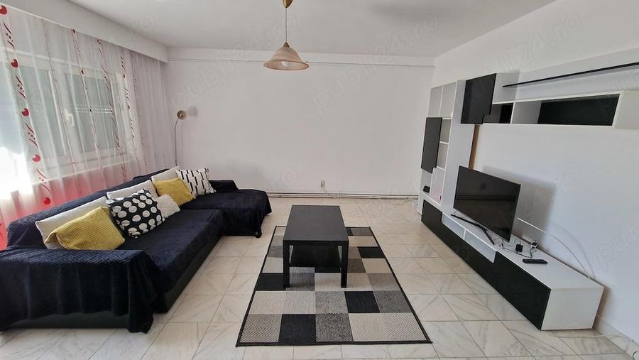 Apartament cu 3 camere decomandat în Exterior Vest