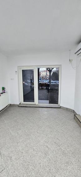 Spațiu comercial, de 34 mp, în Micro 6