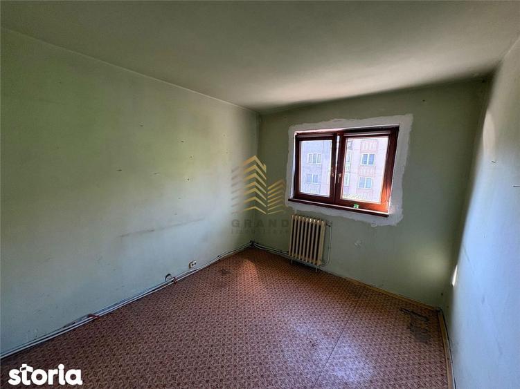 Apartament cu 3 camere decomandat în Central