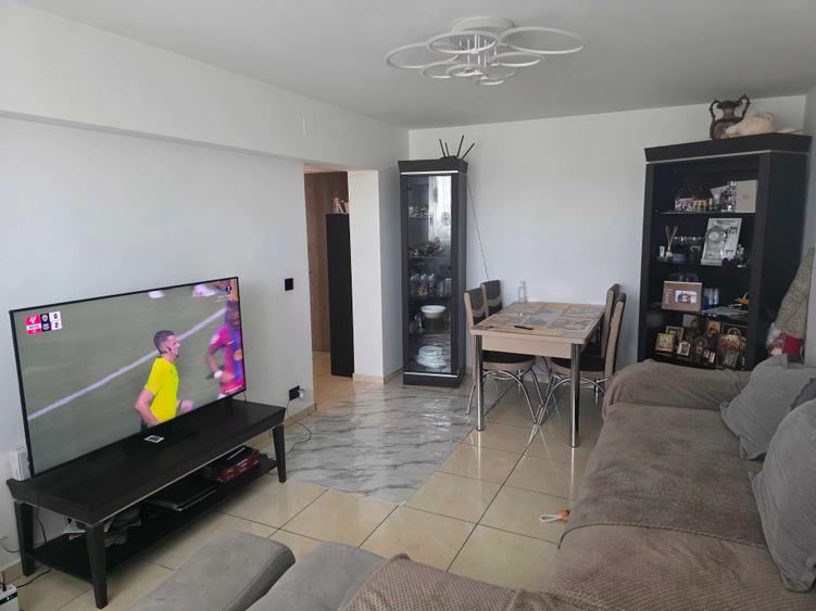 Apartament cu 3 camere decomandat în Titulescu