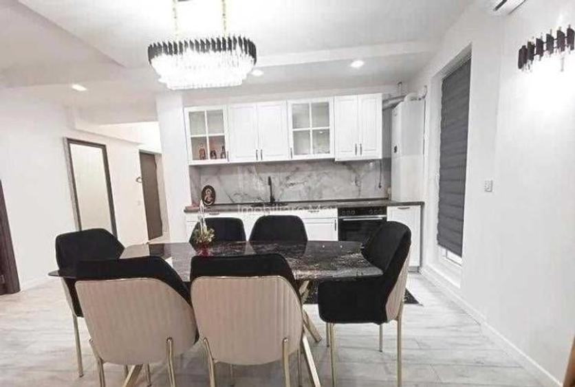 Apartament cu 3 camere decomandat, mobilat în Regie