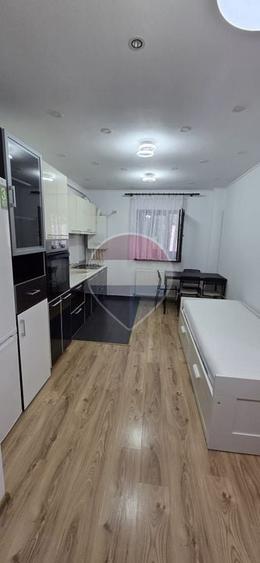 Garsonieră decomandată în Central