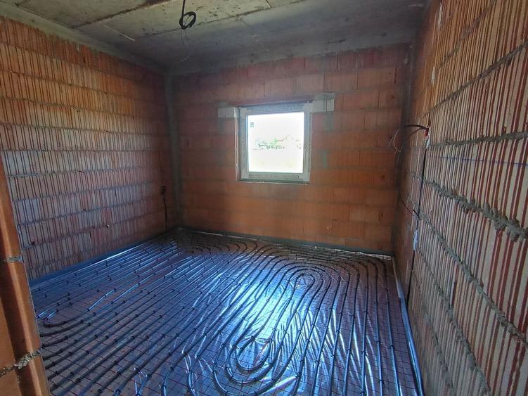 Duplex cu 4 camere cu Canalizare în Sânandrei