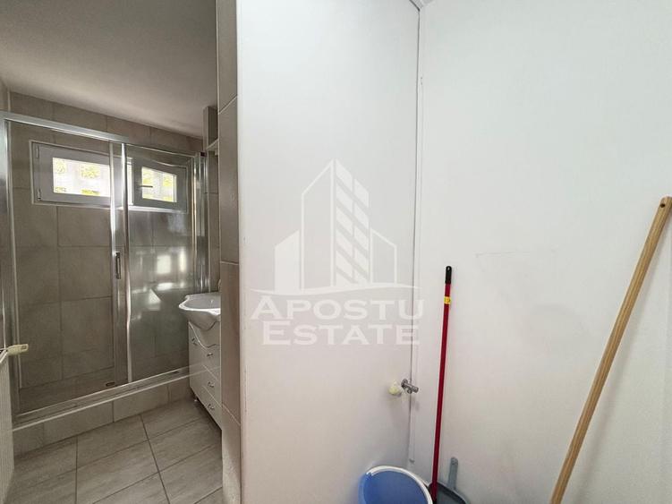 Apartament cu 4 camere decomandat în Medicină