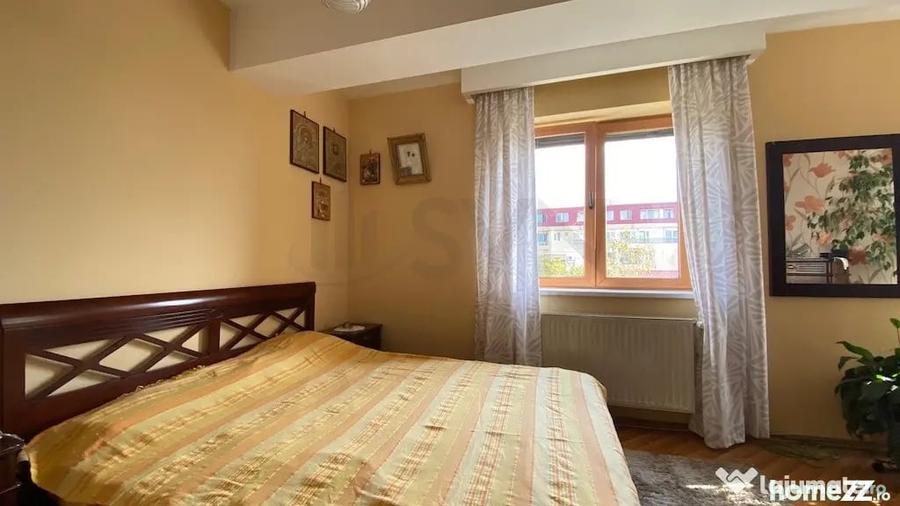 Apartament cu 3 camere semidecomandat în Sud