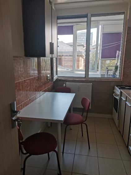 Apartament cu 2 camere semidecomandat în Gara de Nord