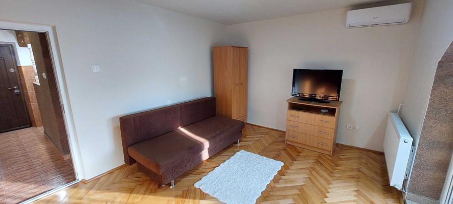 Garsonieră decomandată în Micălaca