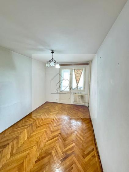 Apartament cu 3 camere semidecomandat în Alexandru Obregia