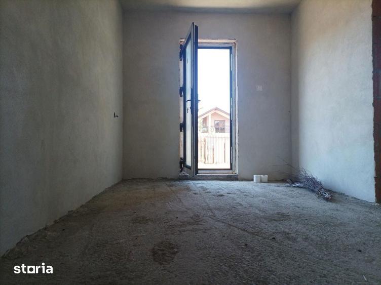 Casă cu 5 camere decomandat cu Teren 1063 Mp în Cornu