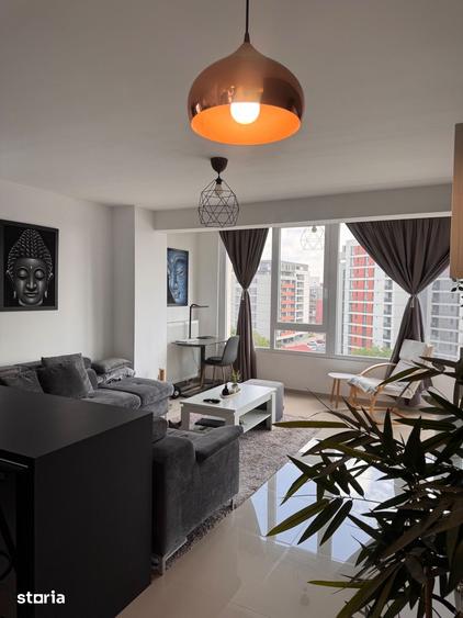 Apartament cu 2 camere, mobilat în Est