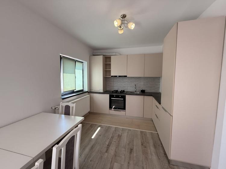 Apartament cu 3 camere decomandat, mobilat în Cetate