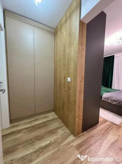 Apartament cu 3 camere decomandat în Tractorul