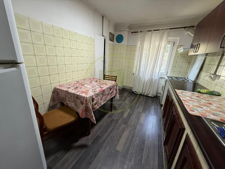 Apartament cu 4 camere decomandat, mobilat în 1 Mai