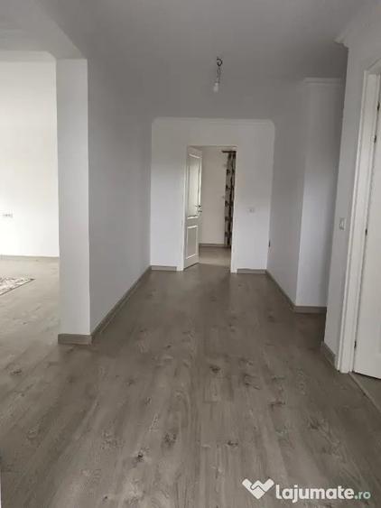 Casă cu 6 camere cu Teren 1000 Mp în Șcheia