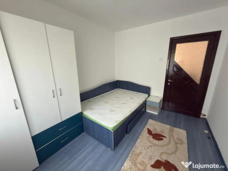Apartament cu 3 camere decomandat în Republicii