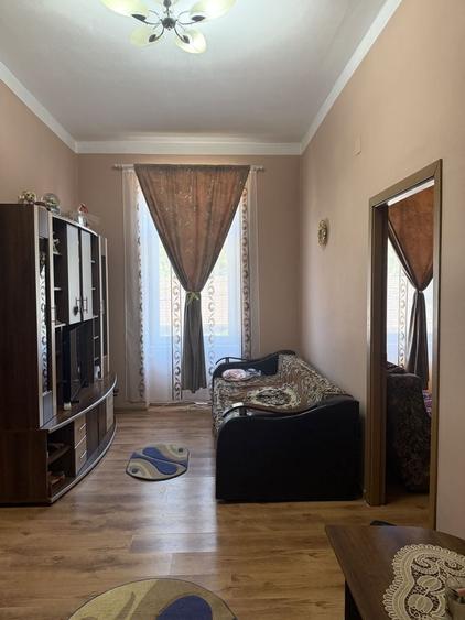 Apartament cu 3 camere semidecomandat în Central