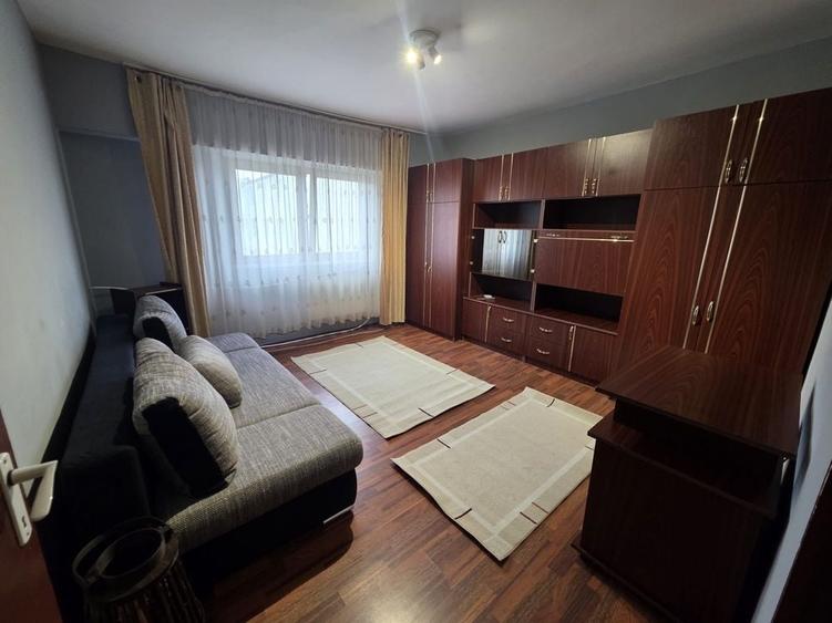 Garsonieră decomandată în Rogerius