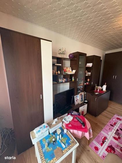 3 cam sd 50 mp liber zona gradinari 3/4 se vinde mob utilat 80.000 eur - 2