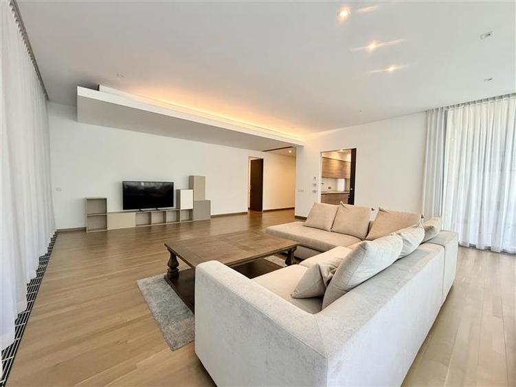 Apartament cu 4 camere decomandat, mobilat în Primăverii