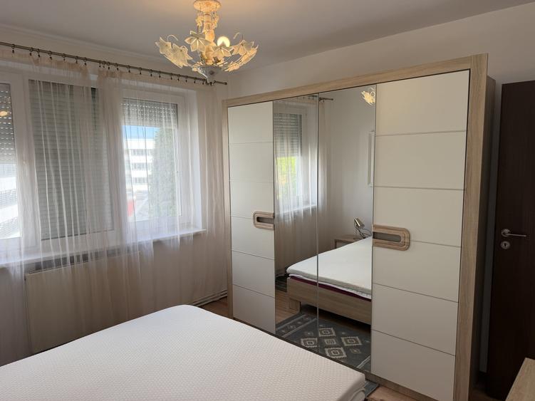 Apartament cu 3 camere decomandat, mobilat în Central