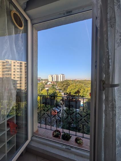 Apartament cu 3 camere semidecomandat în Tineretului
