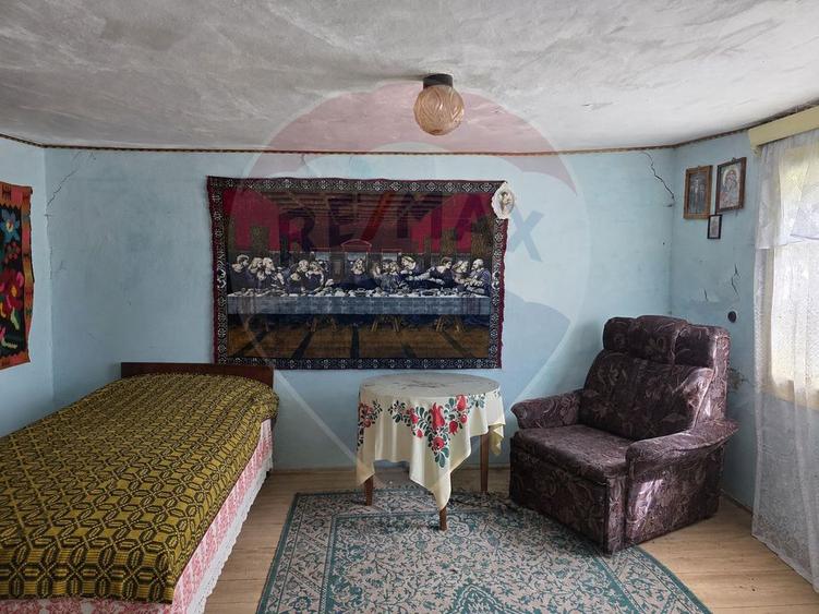 Casă individuală cu 4 camere cu Teren 3686 Mp în Buciumi