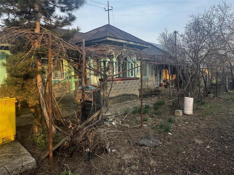 Casă cu 2 camere cu Teren 758 Mp în Negoiești