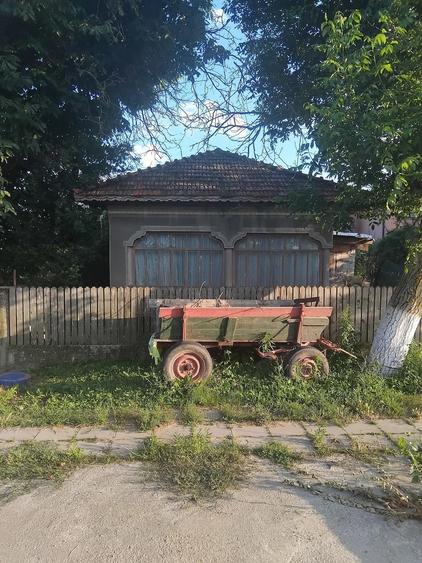 Casă cu 2 camere cu Teren 100 Mp în Gostinari