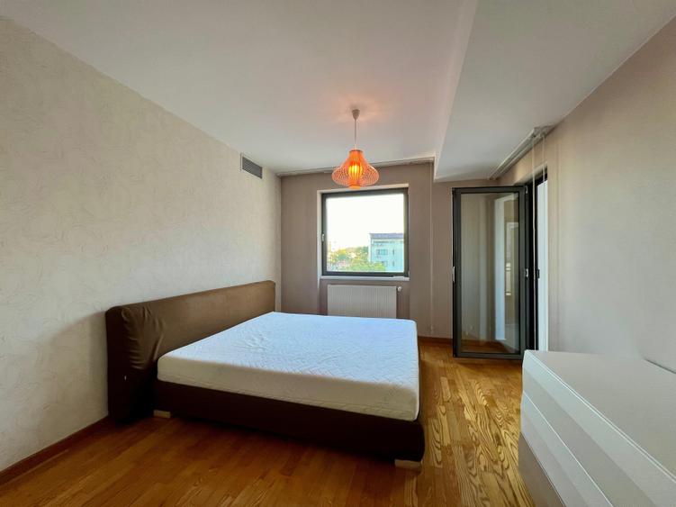 Apartament cu 3 camere semidecomandat, mobilat în P-ța Dorobanți