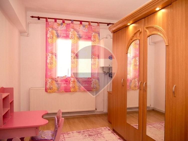 Apartament cu 3 camere decomandat în Central