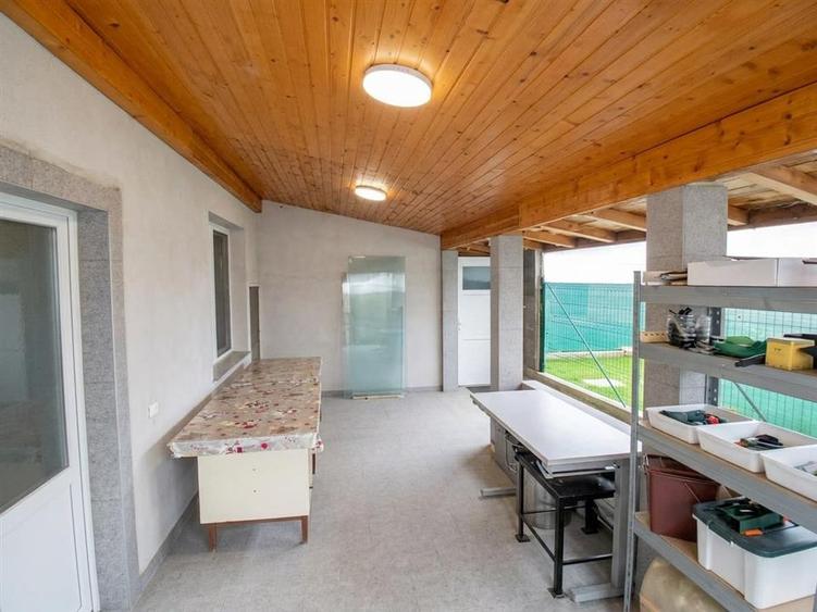 Casă cu 4 camere cu Teren 250 Mp în Aeroport