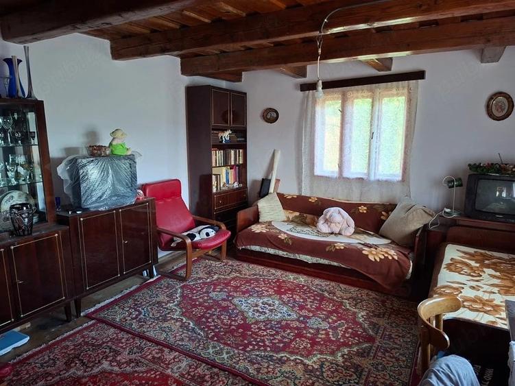 Casă cu 2 camere cu Teren 3000 Mp în Podele