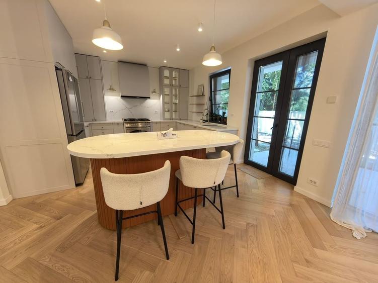 Duplex cu 5 camere cu Canalizare în Iancu Nicolae