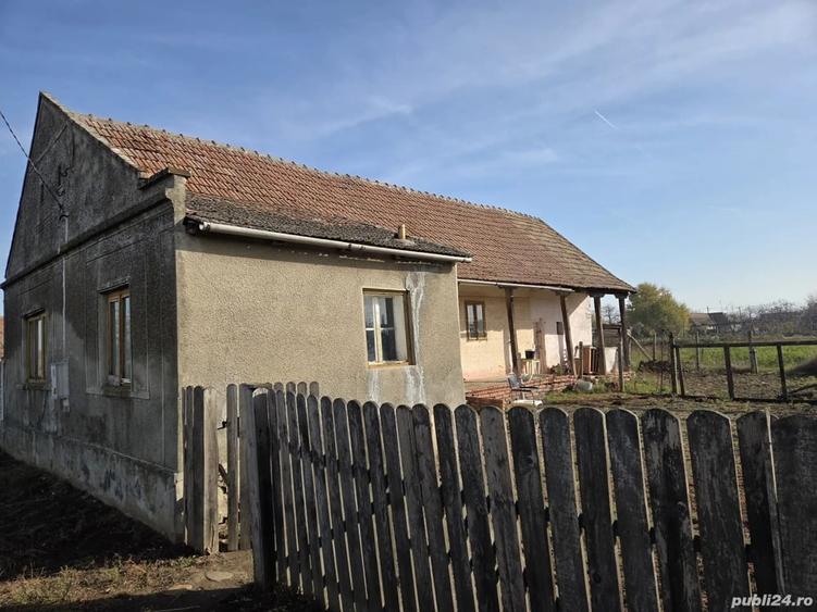 Casă cu 3 camere cu Teren 1054 Mp în Pesac