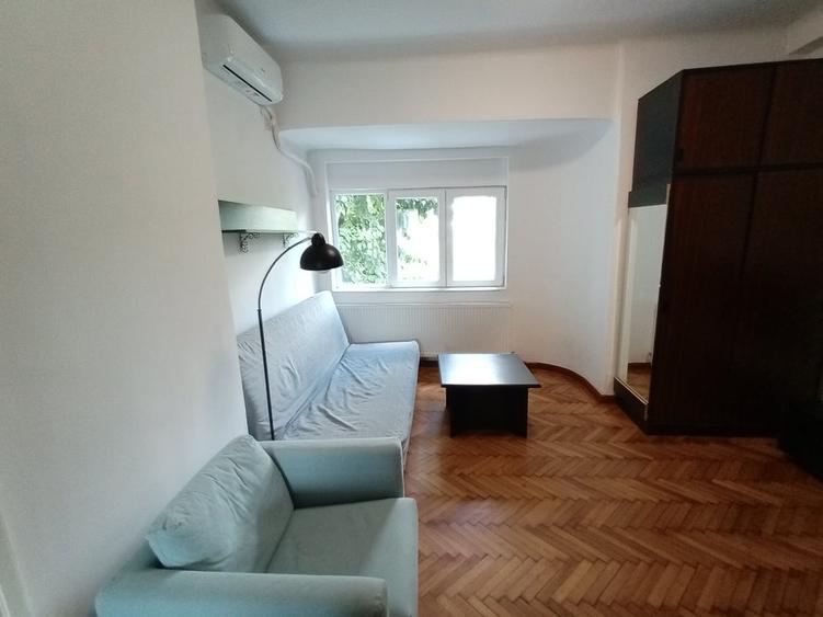 Garsonieră decomandată în Unirii