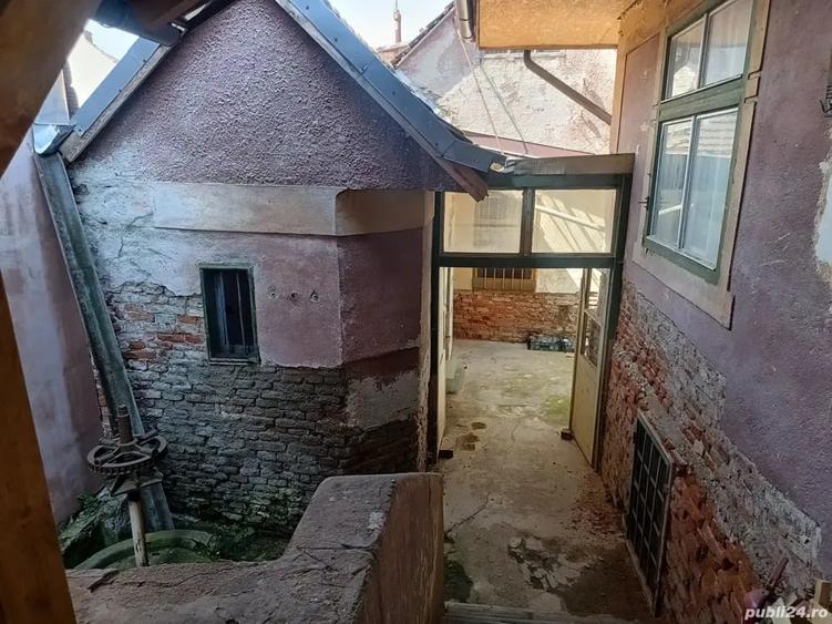 Spațiu comercial, de 1,000 mp, în Cristian
