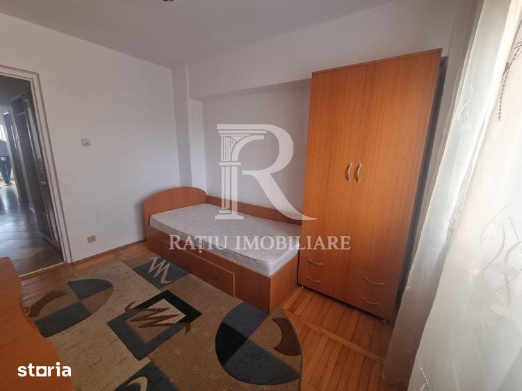 Apartament cu 3 camere, mobilat în Central