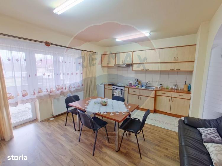Casă cu 4 camere cu Teren 818 Mp în Central
