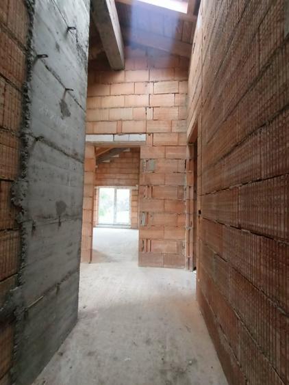 Duplex cu 4 camere cu Canalizare în Florești