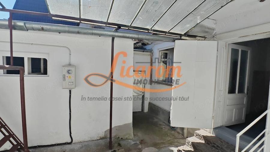 Blumana Proprietate singur in curte,2 corpuri de casa. - 10