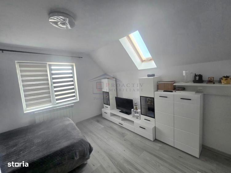 Casă cu 4 camere decomandat în Bulai