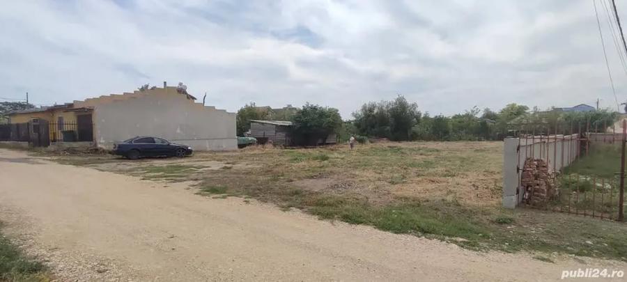 Teren de 1000 mp, în Corbu
