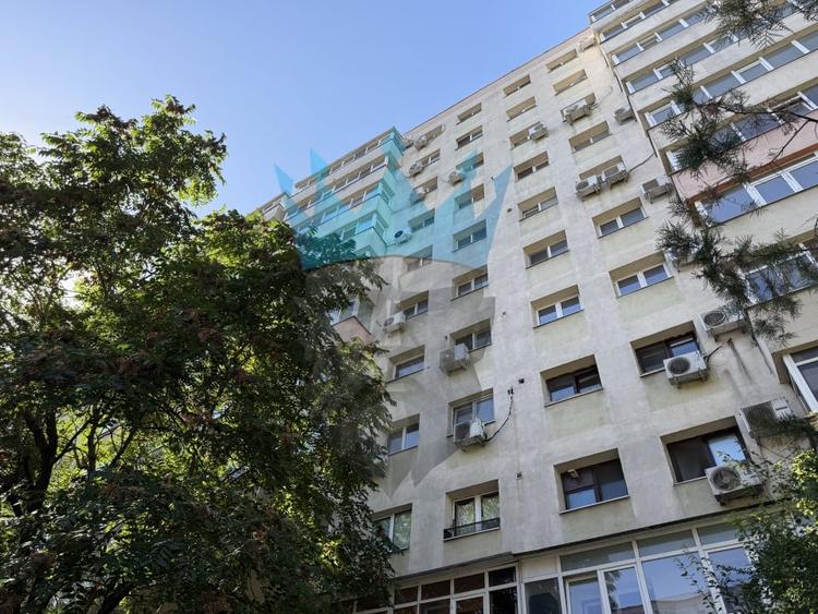 Apartament cu 3 camere semidecomandat în Ștefan cel Mare