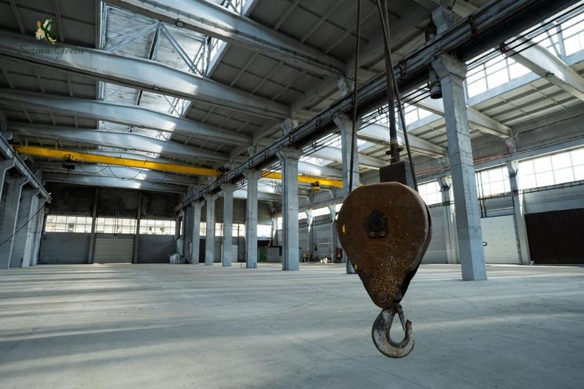 Spațiu industrial, de 3,458 mp, în Central