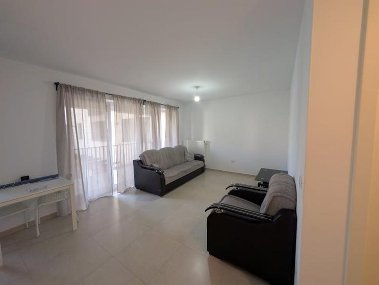 Apartament cu 2 camere decomandat, mobilat în Tractorul