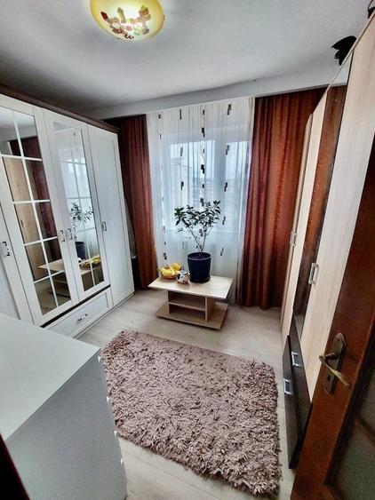 Apartament cu 3 camere decomandat în Ostroveni