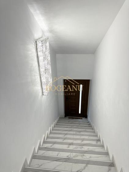 Casă individuală cu 7 camere cu Canalizare în Giroc